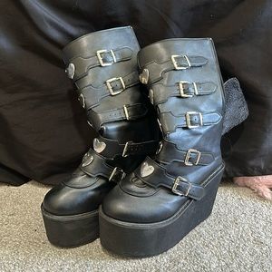 Size 7 black platform heart buckle boots